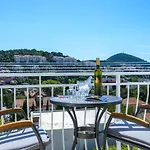 Daire Tija Two Bedroom With Balcony And Partial Sea View