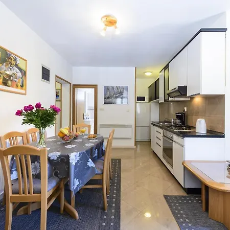 Tija Two Bedroom With Balcony And Partial Sea View דוברובניק