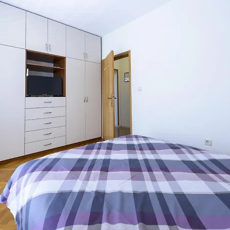 Tija Two Bedroom With Balcony And Partial Sea View דירה