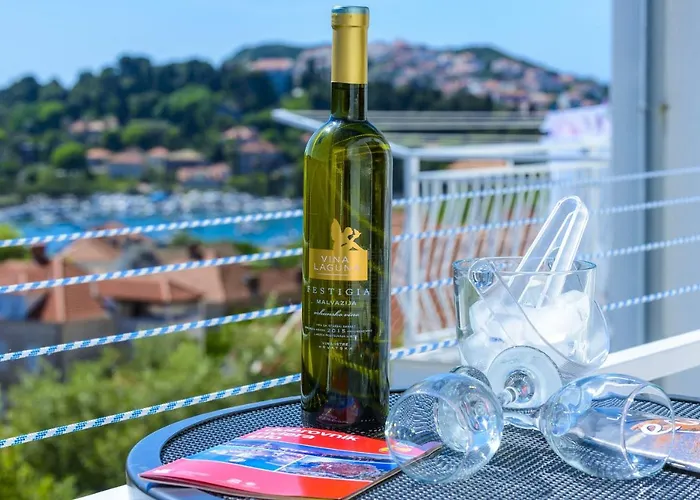 Lägenhet Tija Two Bedroom With Balcony And Partial Sea View