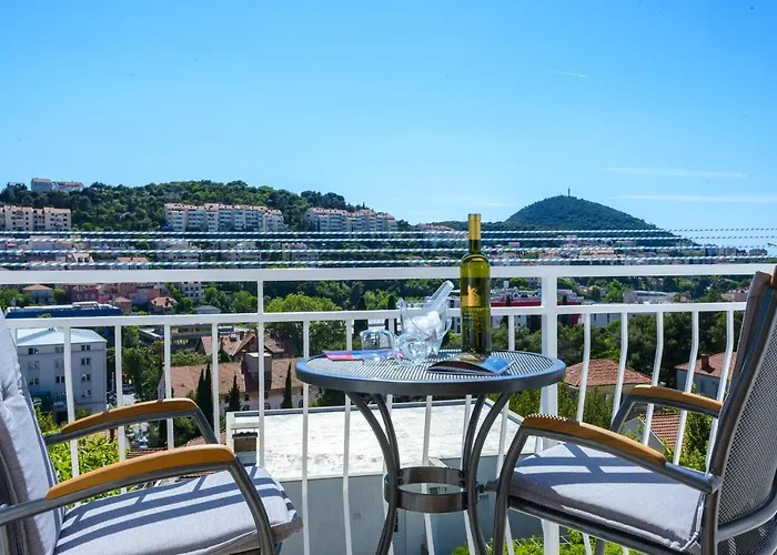 Lägenhet Tija Two Bedroom With Balcony And Partial Sea View